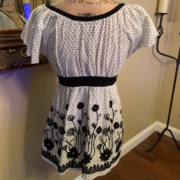 Embroidered Flower Empire Waist Square Neck Tunic - Picture 6 of 8